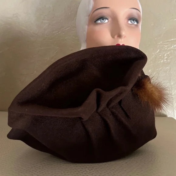 GLAMOROUS 1930s' BROWN HAT FOLDED & RUCHED AT TOP PLUS MINK TRIM